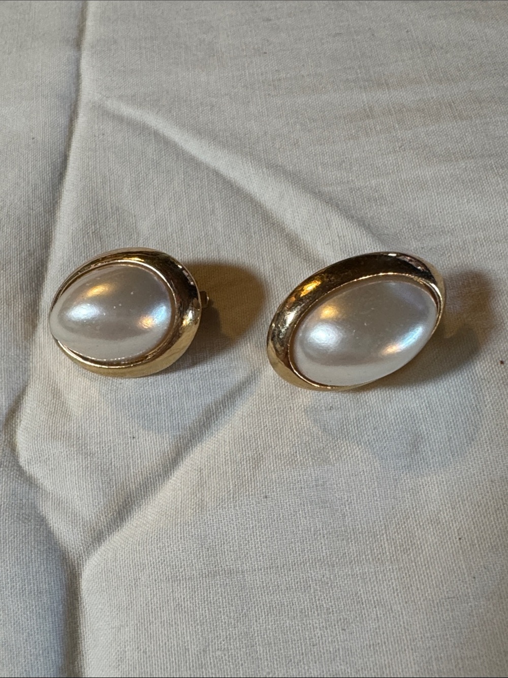 Vintage Richelieu Classic Gold Oval Pearl Clip-On Earrings